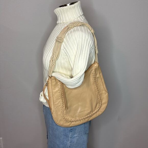 Kenneth Cole Cream Leather Shoulder Bag with Crochet Strap size 12x10 - Picture 1 of 8